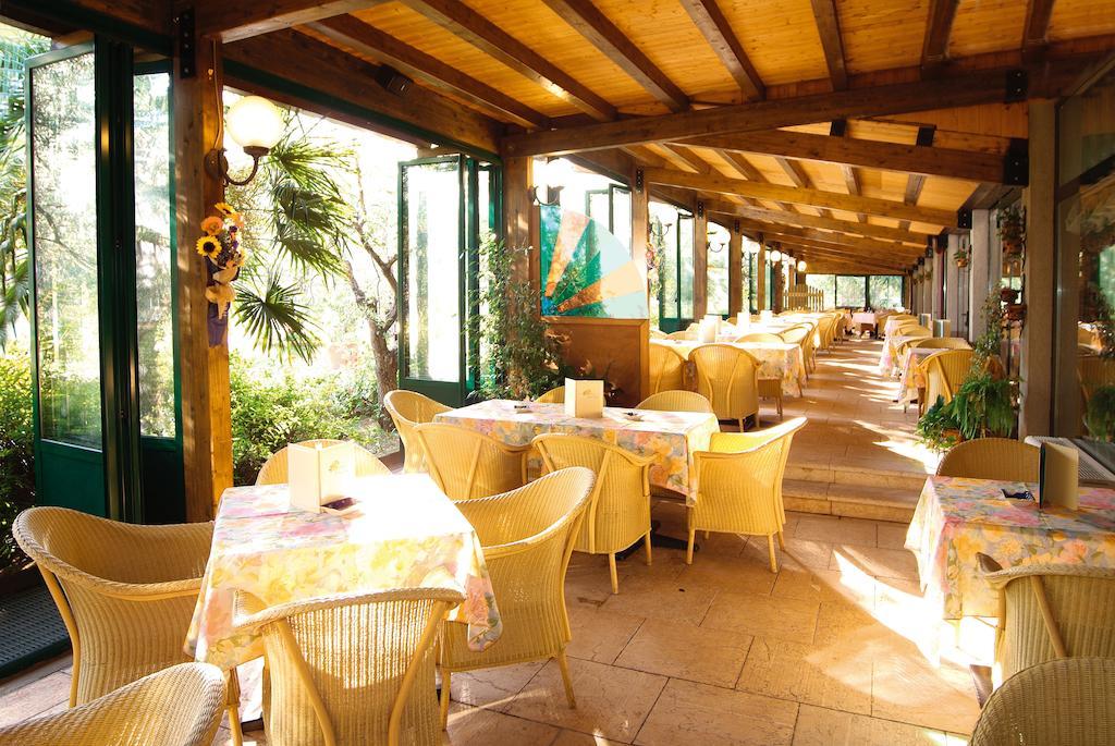 Park Hotel Oasi Garda (Verona) Exterior foto