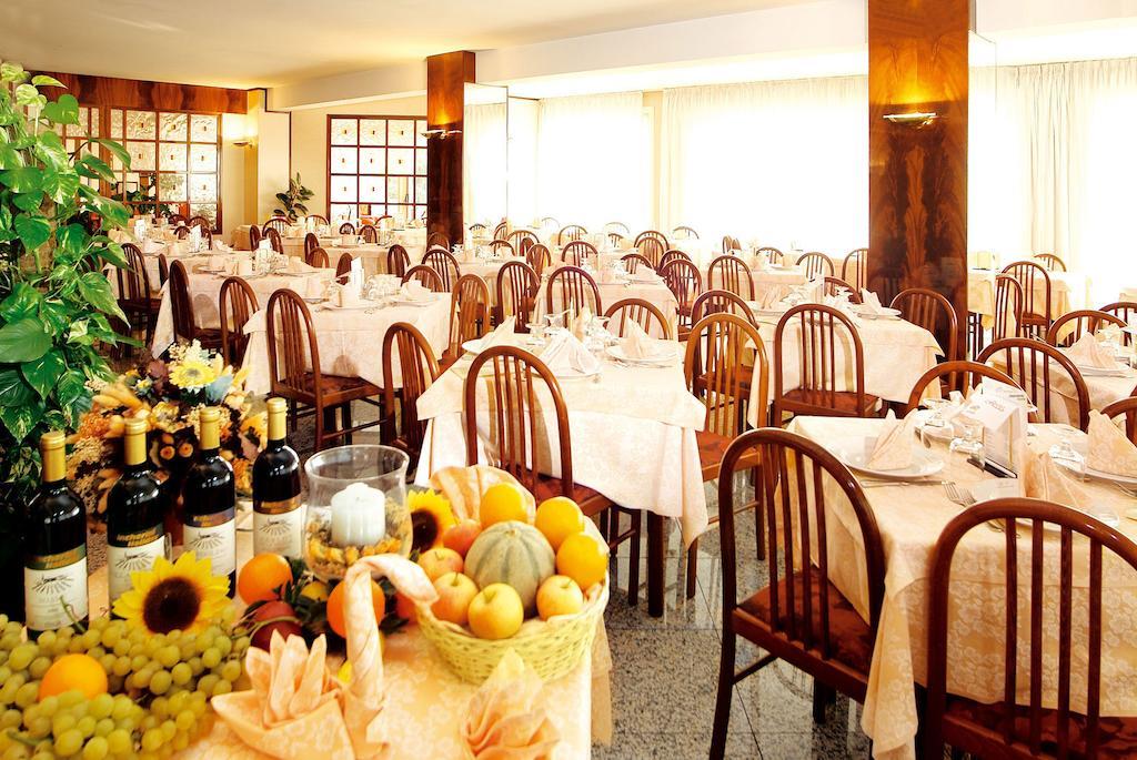 Park Hotel Oasi Garda (Verona) Exterior foto